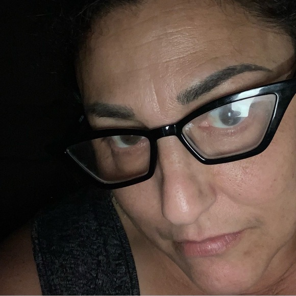 Meet your Posher, Ellen - Picture 3 of 6